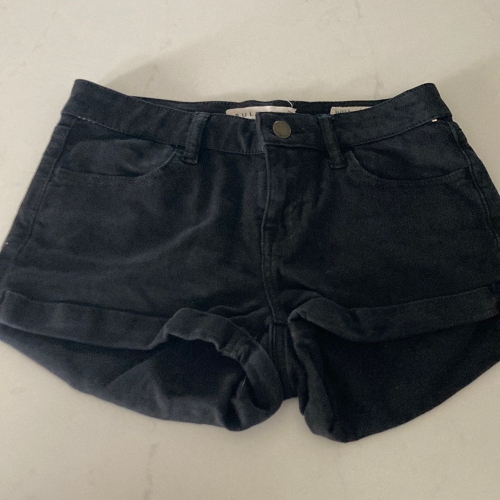 Bullhead Denim size 25 super stretchy shorty black shorts